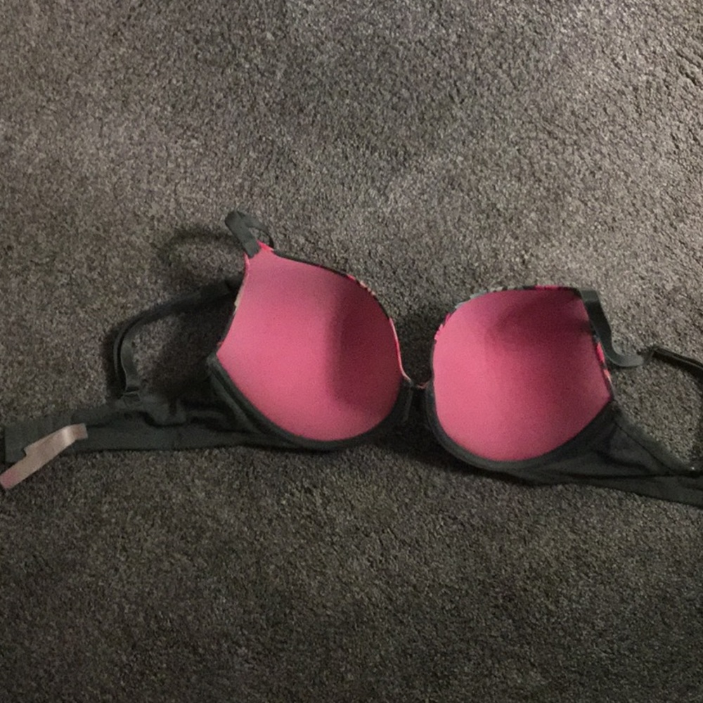 Pink bra - Picture 2 of 3